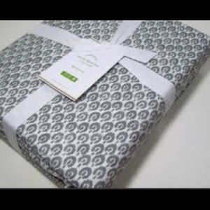 Pottery Barn. King. Organic Cotton Sheet Set. Grey & White “Jerrie” Print.